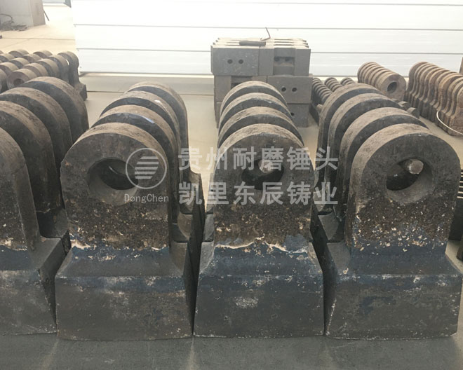 耐磨錘頭是什么材質(zhì)，挑選破碎機(jī)錘頭提壽命降成本的核心武器
